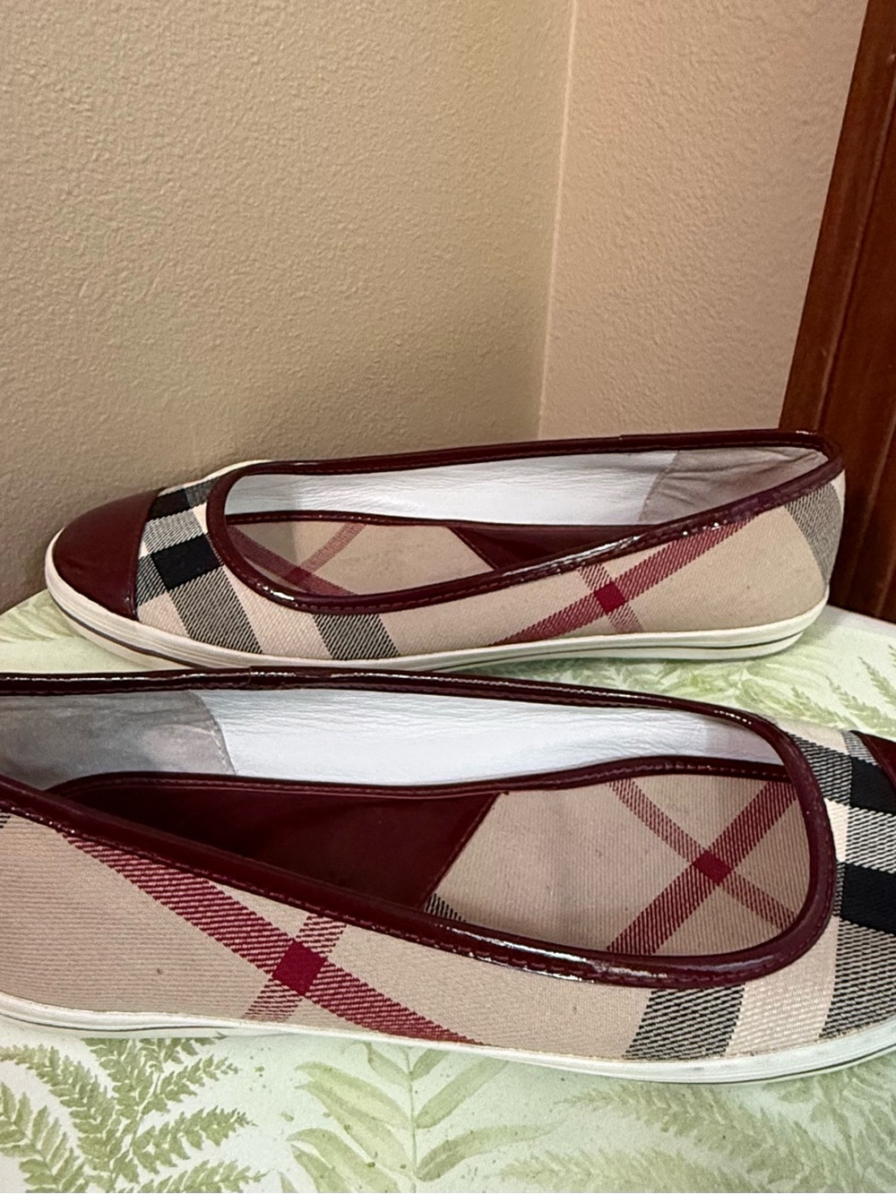 Burberry Nova Check Canvas and Patent Leather Cap Toe Flats EUR 40/US 9.5 - Picture 7 of 7
